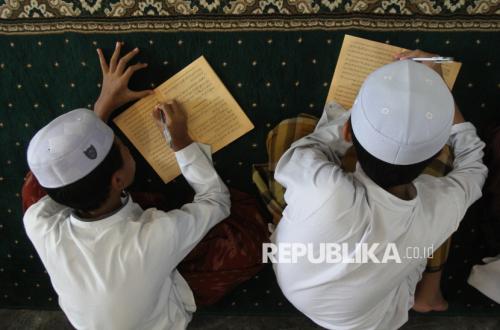 Mengaji Kitab Kuning, Tradisi Ramadhan di Pesantren Bahrul Maghfiroh Malang