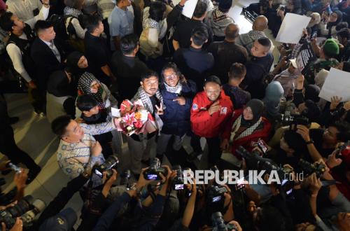 Momen Haru Kepulangan Dua Jurnalis Republika dari Misi Pelayaran Global Sumud Flotilla