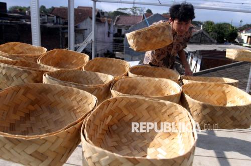 Perajin Besek Bambu Kebanjiran Pesanan Jelang Idul Adha