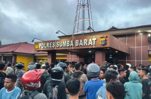 TNI Bantu Polres Sumba Barat Amankan Massa Pasca Penyerangan Mapolres