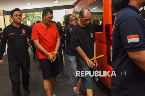 Sembilan Tersangka Kasus Dugaan Judi Kasino Batam Dibawa ke Bareskrim Polri
