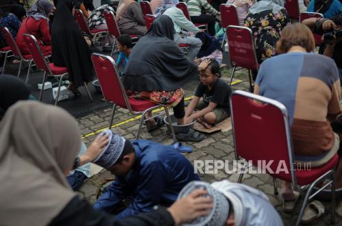 4 Contoh Berbakti kepada Kedua Orang Tua, Terinspirasi Kuat dari Wasiat Rasulullah SAW
