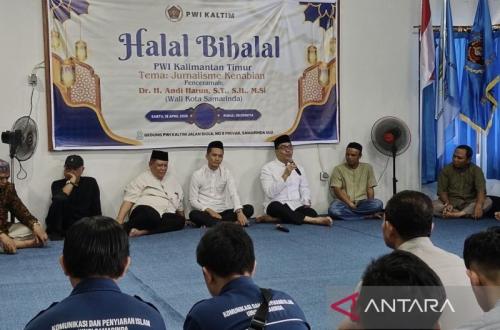 Wali Kota Samarinda Sampaikan Jurnalisme Kenabian di Halalbihalal PWI