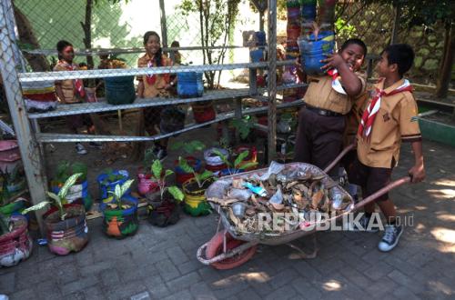Hadapi Sanksi Open Dumping, Pemkot Solo Targetkan 1.000 Ton Sampah Sungai tak Masuk TPA