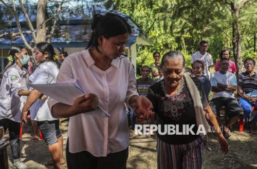 Warga Terdampak Gempa di Pulau Batang Dua Jalani Pemeriksaan Kesehatan Gratis