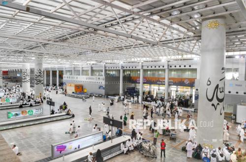 Banyak Jamaah Umrah Terjebak di Tanah Suci, KUH Minta Travel Jangan Beri Biaya Tambahan