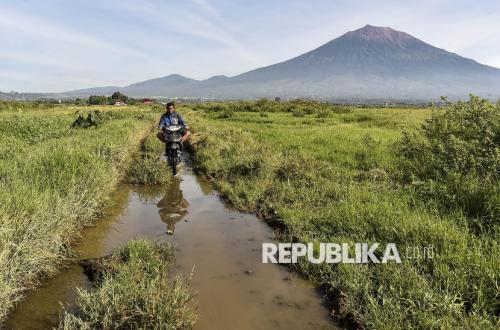 Jalan Rawa Jadi Akses Tunggal Penghubung Desa Renah Kasah Kerinci