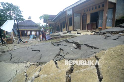 Pengungsi Bencana Tanah Bergerak Tegal Bertambah Jadi 2.453 Jiwa