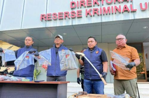 Polda Sulut Gerebek Rumah Produksi Senjata Tajam Ilegal di Minahasa Utara