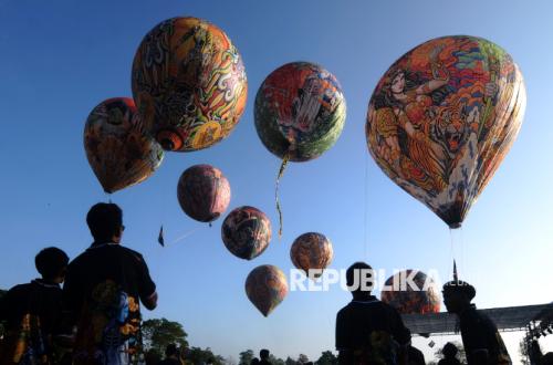 Menikmati Warna-warni Balon Udara di Lereng Merapi Boyolali