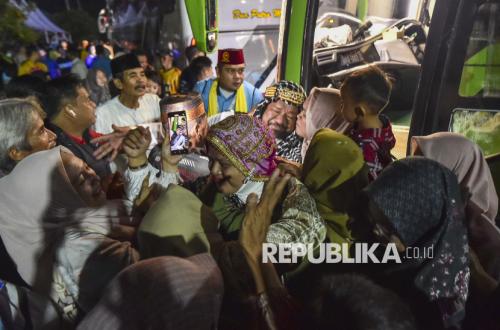 Momen Haru Penyambutan Kedatangan Jamaah Haji Kota Jambi
