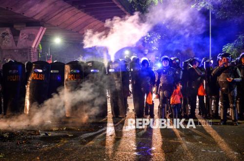 Massa Berbaju Hitam Rusak Momen May Day di Bandung, Polisi Duga Kelompok Anarko