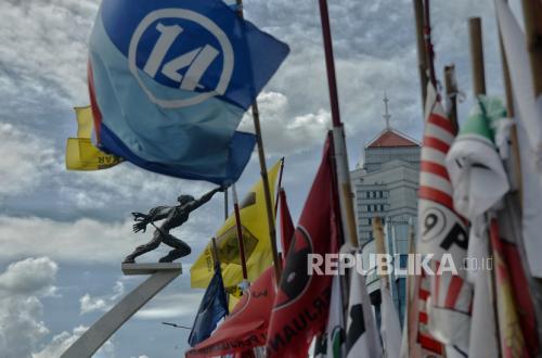 Survei Poltracking: Elektabilitas Gerindra dan PDIP Turun |Republika Online