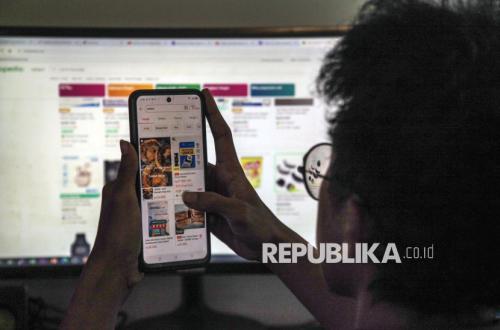 Antara Biaya Admin dan Inovasi Platform Digital
