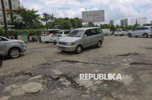 Sinergi Pemkab Solok dan DPR RI: Kucurkan Rp296 Miliar untuk Perbaikan Jalan Nasional