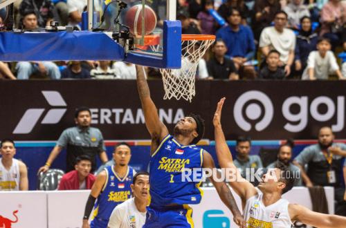 Satria Muda Taklukkan Kesatria Bengawan Solo 96-64