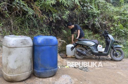 Sumur Mengering, Warga Jambi Andalkan Mata Air di Tengah Kebun Sawit