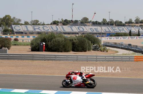 Indonesia Raya Berkumandang di Sirkuit Jerez Spanyol Usai Kiandra Finish Terdepan di Kelas Moto 4