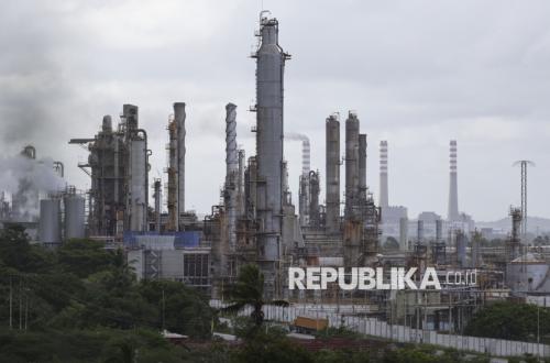 Harga Minyak Naik 8 Persen Usai Serangan AS-Israel ke Iran, Brent Jadi 79 Dolar AS