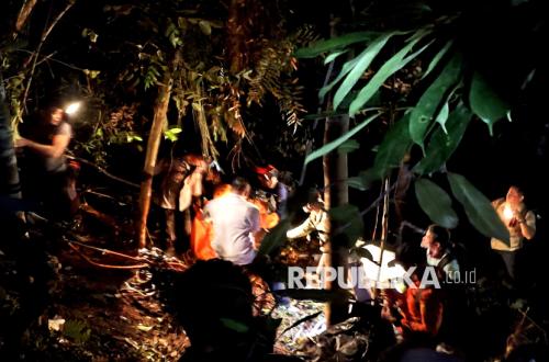 Tim SAR Evakuasi Korban Helikopter Jatuh di Sekadau Kalbar