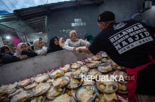 Masjid Jogokariyan Bagikan 3.800 Porsi Takjil Gratis Setiap Hari Selama Ramadhan