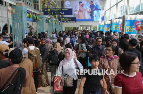 KAI: Penjualan Tiket Lebaran Tembus 102,3 Persen