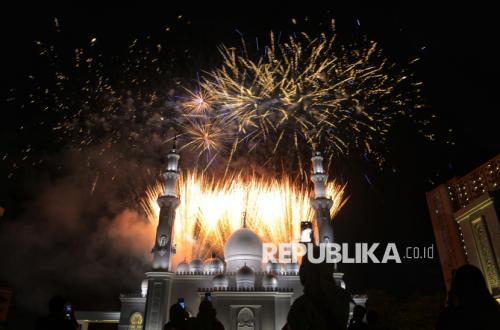 Ramadhan di At-Thohir: Bagi-Bagi Takjil Gratis, Kajian Jelang Berbuka Hingga Iktikaf