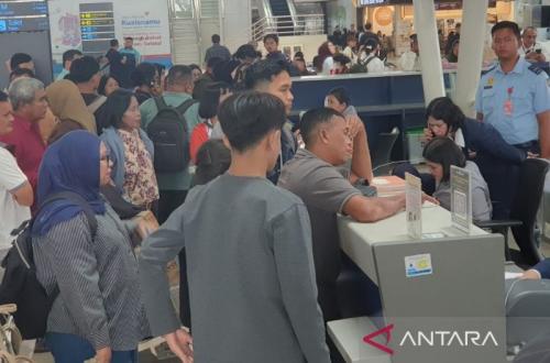 Abu Anak Krakatau Sebabkan 49 Penerbangan di Kualanamu Batal, Bandara Tetap Normal