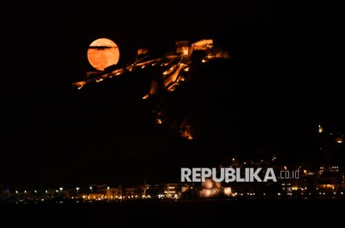 Fenomena Strawberry Moon Hiasi Langit Dunia, Dari Indonesia hingga Eropa