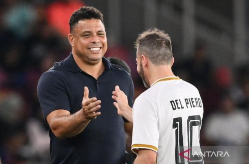 Ronaldo Nazario Terharu Sambutan Penggemar di Indonesia