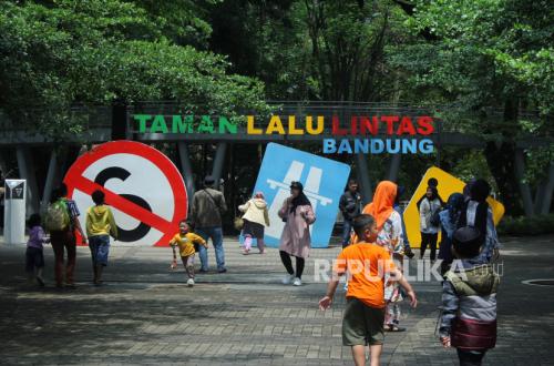 Libur Lebaran, Kawasan Alun-Alun Bandung Hingga Taman Lalu Lintas Dipadati Wisatawan