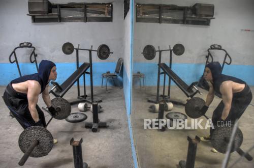 Dokter Sarankan Olahraga Angkat Beban Fokus Perkuat Seluruh Otot