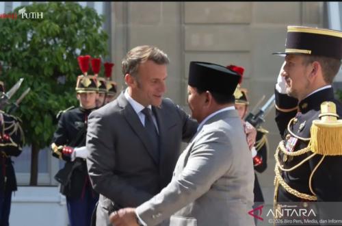 Prabowo Disambut Presiden Macron di Istana Elysee