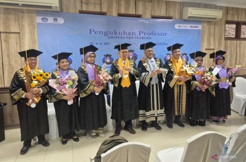UT Kukuhkan 6 Profesor Baru, Siap Melaju Jadi World Class University
