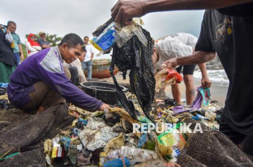 Jaring Ditebar, Sampah Laut Didapat