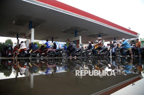 Antrean BBM Mengular di Sumut, Pertamina Tambah 30 Mobil Tangki