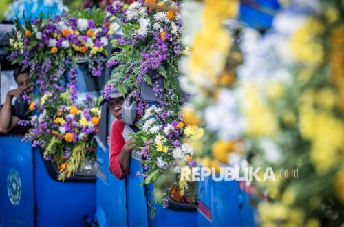 Warna-warni Bunga Semarakkan Parade Jakarta International Flower Festival 2026