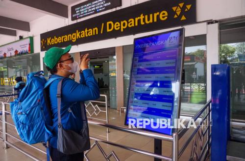 Three Indonesian airports have reopened after volcanic ash disruption