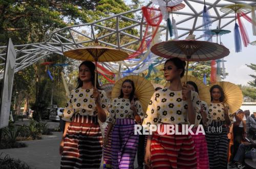 Festival Payung Indonesia Hadirkan 5.000 Payung Tradisi dan Kreasi