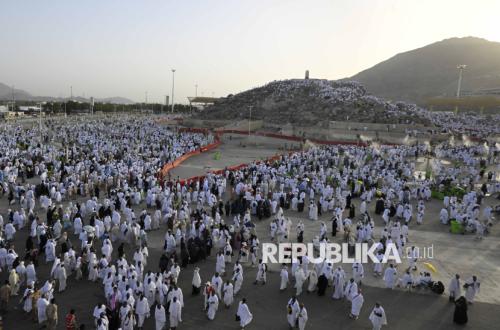 Jutaan Jamaah Haji Jalani Wukuf di Arafah