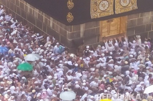 MUI Minta Ada Jadwal Khusus untuk Jamaah yang Ingin Cium Hajar Aswad