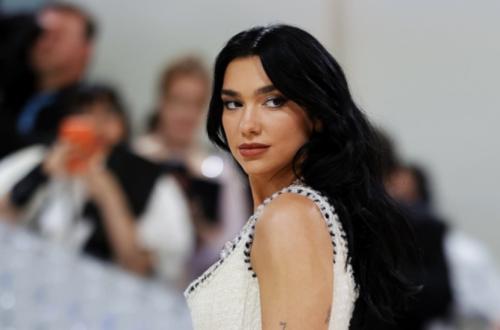 Dua Lipa Dukung Aksi Protes terhadap Resor Mewah Terkait Menantu Trump