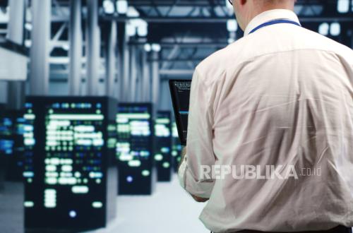 Raih Pendapatan Rp2,54 Triliun, DCI Fokus Perkuat Konektivitas Digital RI
