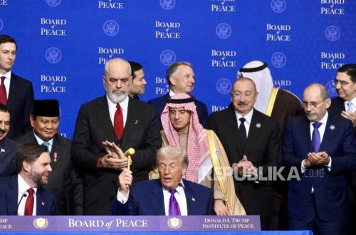 Menlu Zionis Puas, Dewan Perdamaian Dorong Pelucutan Hamas