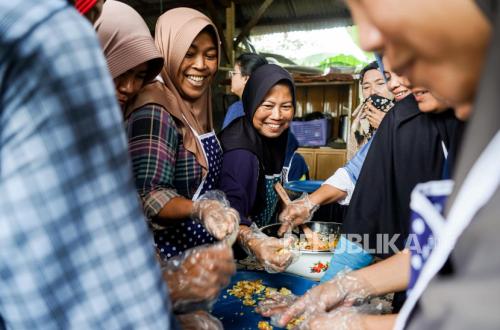 Pelaku Usaha Kecil Dilatih Bikin Olahan Emping Kekikinian