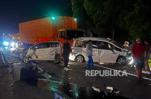 10 Kendaraan Terlibat Kecelakaan Beruntun di Tol Cipularang, 2 Tewas