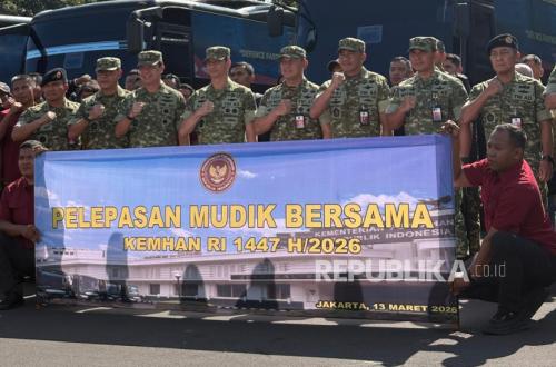 Sekjen Lepas Pemudik Pegawai dan Keluarga Besar Kemenhan