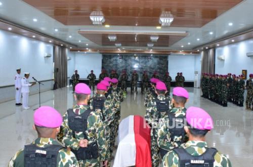 Pangkormar Lepas Jenazah Dua Prajurit Marinir Korban OPM