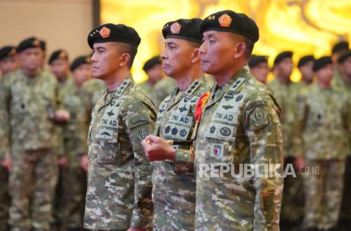 Panglima Naikkan Pangkat Letjen Lucky Avianto dan Lantik Kaster TNI