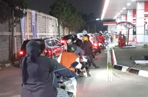 Pertamina Akhirnya Umumkan Harga BBM tak Naik, Tapi Warga Keburu Panic Buying